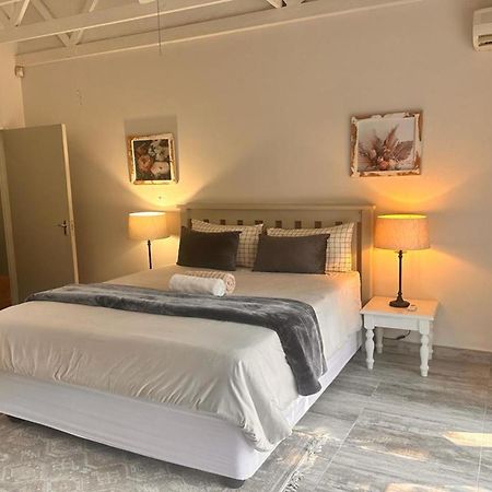 Woods Guest House ミデルバーグ エクステリア 写真